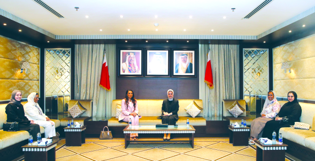 <p>Youth Affairs Minister Rawan Tawfeeqi met Bahrain Development Bank Group (BDB) chief executive Dalal Al Qais.</p>
<p>The minister and BDB CEO emphasised the importance of strengthening institutional co-operation between them. She noted that the partnership is a key pillar in supporting the ambitions of Bahraini youth, particularly in the fields of innovation, entrepreneurship, and youth-led projects.</p>